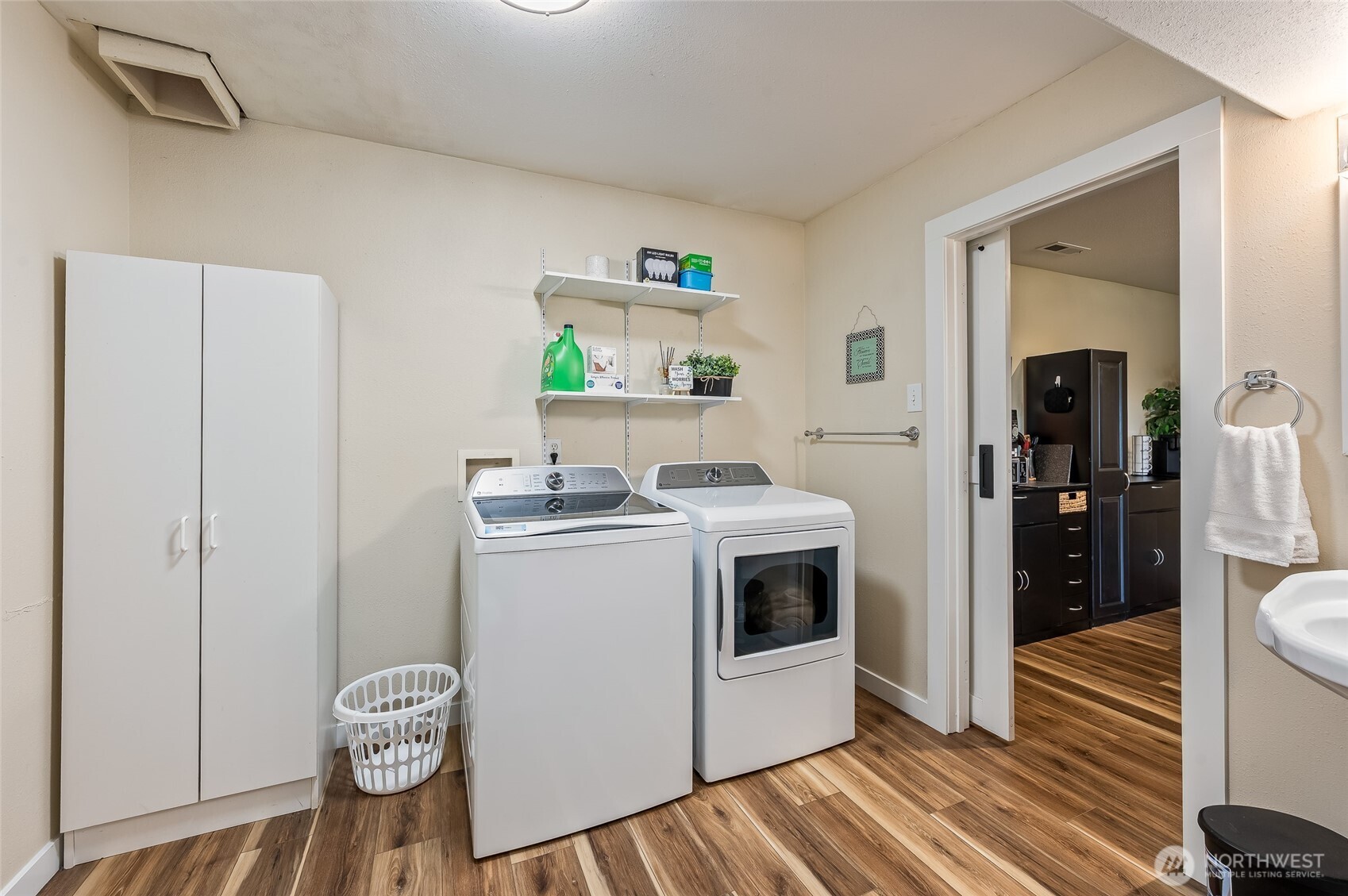 316 Easy Street Wenatchee, WA 98801 - Photo 28 of 39 a view of kitchen with washer and dryer