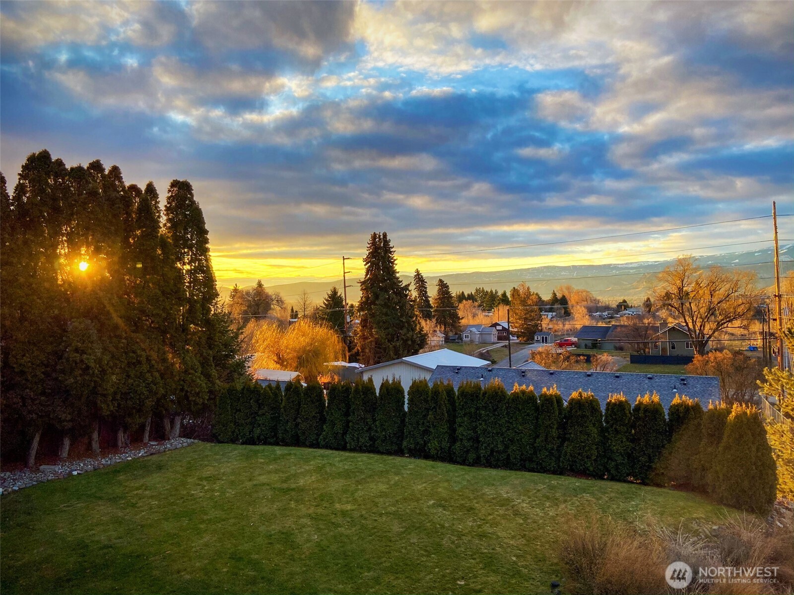 316 Easy Street Wenatchee, WA 98801 - Photo 35 of 39 a view of a yard