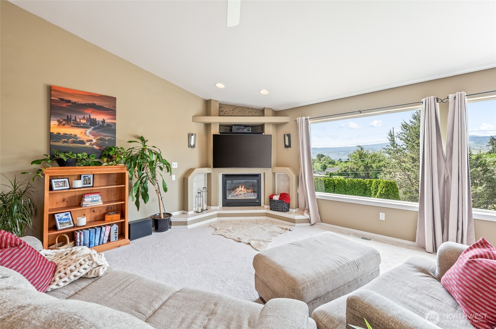316 Easy Street Wenatchee, WA 98801 - Photo 7 of 39 a bed room with a bed a television and large window