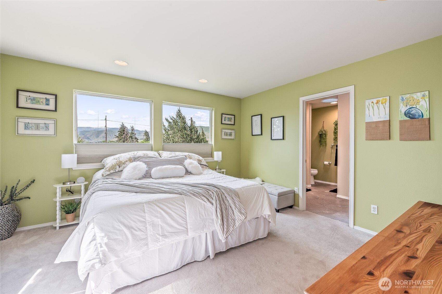 316 Easy Street Wenatchee, WA 98801 - Photo 10 of 39 a bedroom with a bed and a window