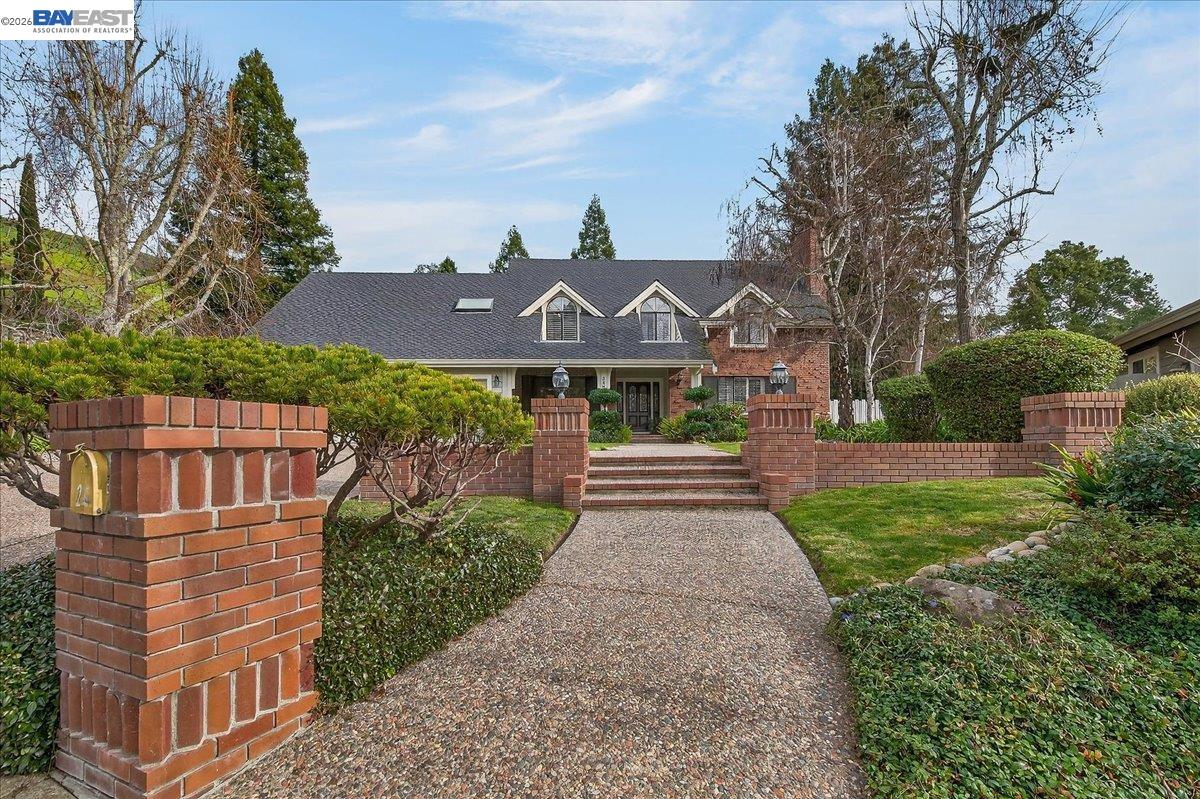 28 Harrington Road Moraga, CA 94556 - Photo 5 of 44 a front view of a house with garden