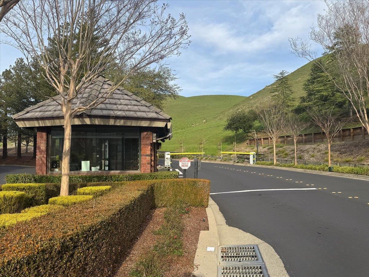 28 Harrington Road Moraga, CA 94556 - Photo 6 of 44 Guarde 24 hours.