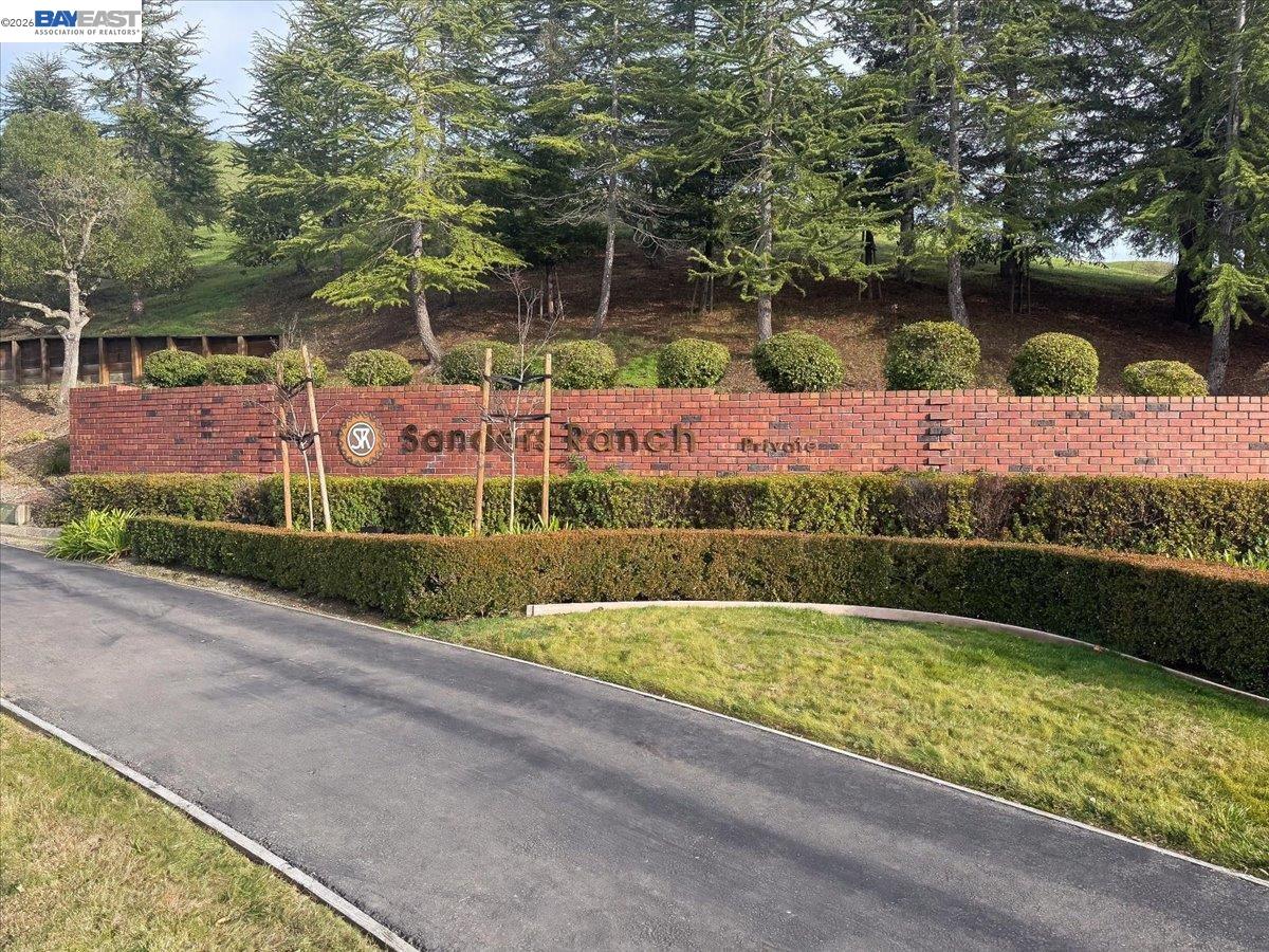 28 Harrington Road Moraga, CA 94556 - Photo 6 of 44 a view of a swimming pool with a patio