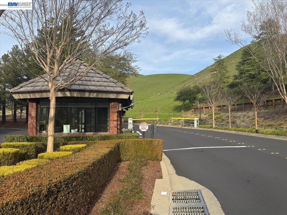 28 Harrington Road Moraga, CA 94556 - Photo 7 of 44 a view of a house with swimming pool and sitting area