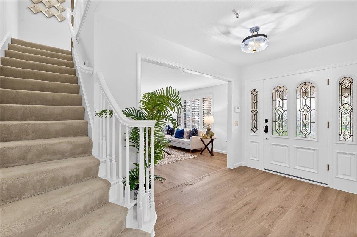 28 Harrington Road Moraga, CA 94556 - Photo 8 of 44 Stairs to Master room