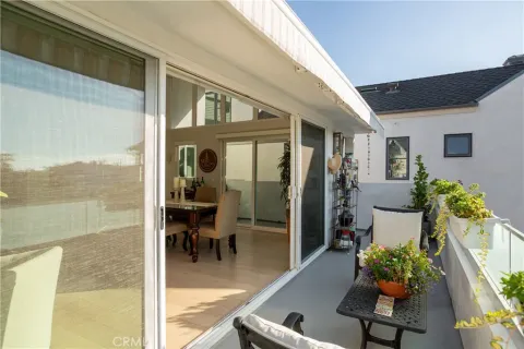 $2,545,000 | 410 Poinsettia Avenue, Corona del Mar, CA 92625