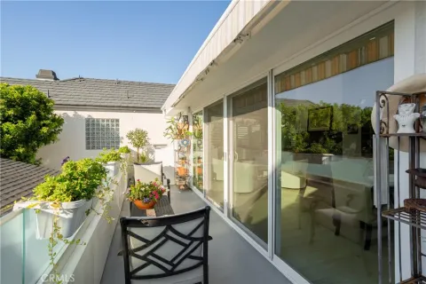 $2,545,000 | 410 Poinsettia Avenue, Corona del Mar, CA 92625