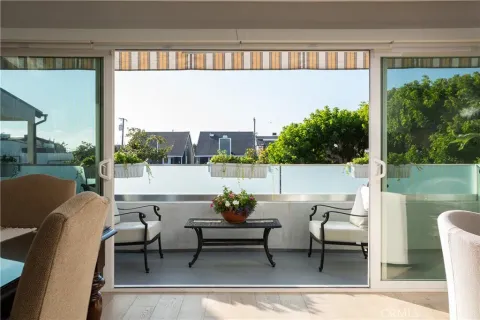 $2,545,000 | 410 Poinsettia Avenue, Corona del Mar, CA 92625