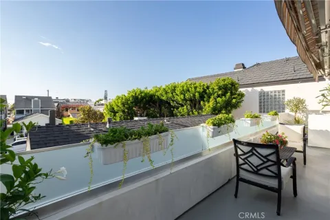 $2,545,000 | 410 Poinsettia Avenue, Corona del Mar, CA 92625