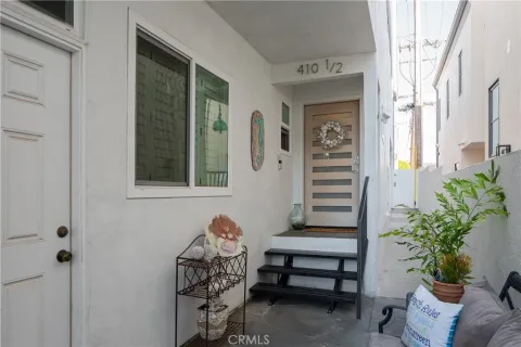 $2,545,000 | 410 Poinsettia Avenue, Corona del Mar, CA 92625