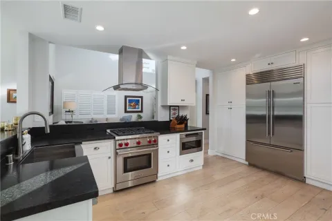 $2,545,000 | 410 Poinsettia Avenue, Corona del Mar, CA 92625