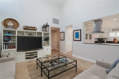 $2,545,000 | 410 Poinsettia Avenue, Corona del Mar, CA 92625