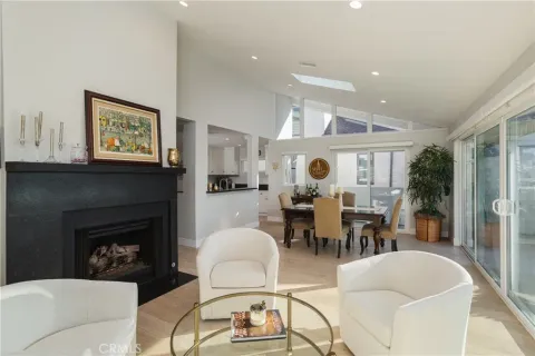 $2,545,000 | 410 Poinsettia Avenue, Corona del Mar, CA 92625