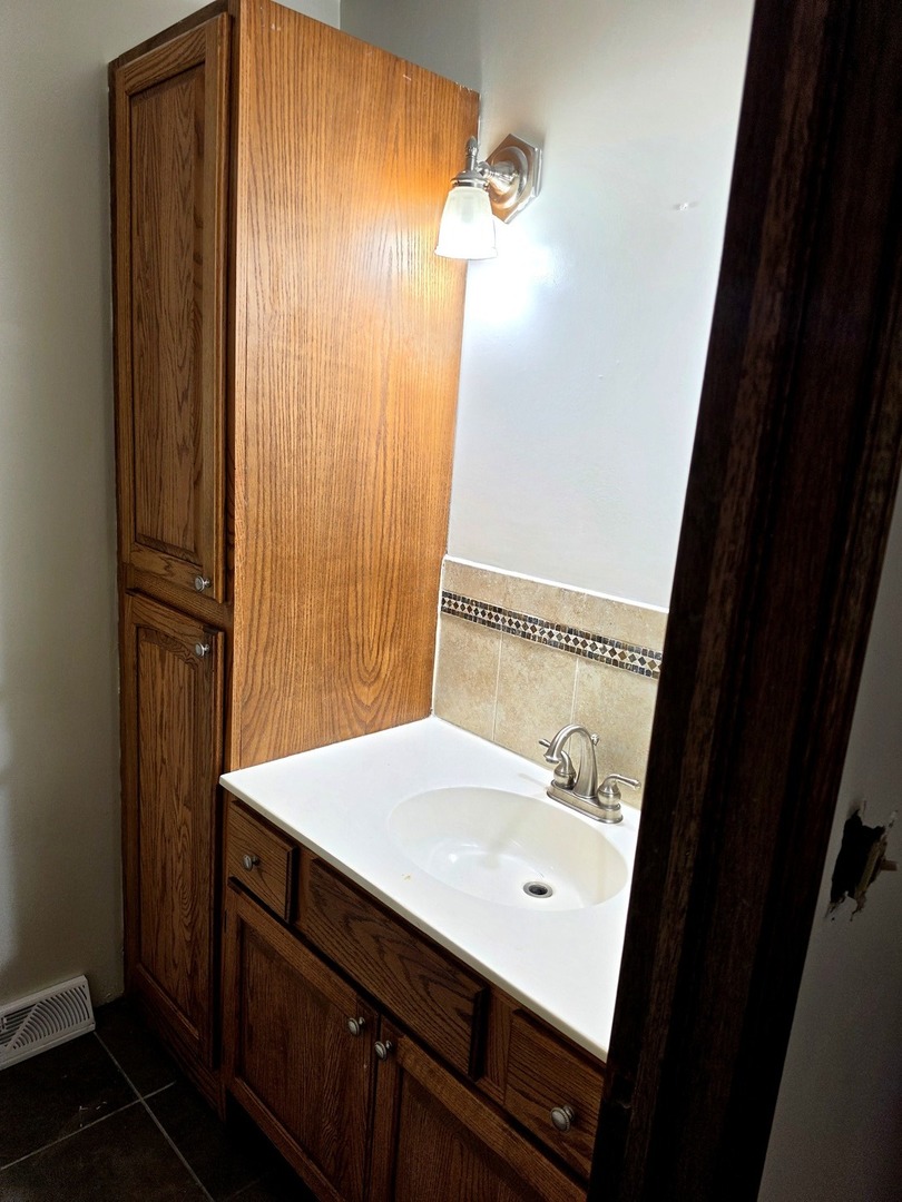 1234 North Lyle Avenue Elgin, IL 60123 - Photo 16 of 19