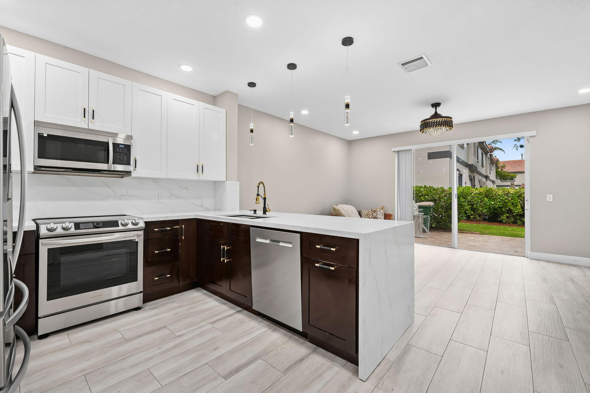 7920 Catalina Circle Tamarac, FL 33321 - Photo 7 of 20 6-web-or-mls-DSC_9860