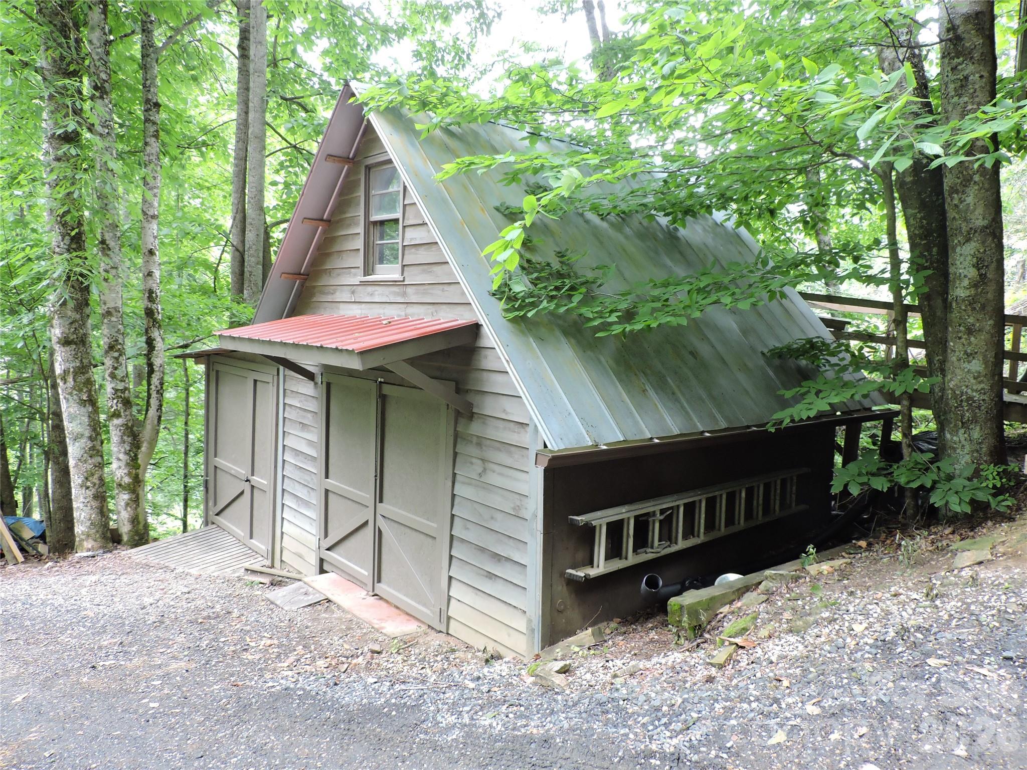 963 Melton Branch Road Bakersville, NC 28705 - Photo 3 of 48