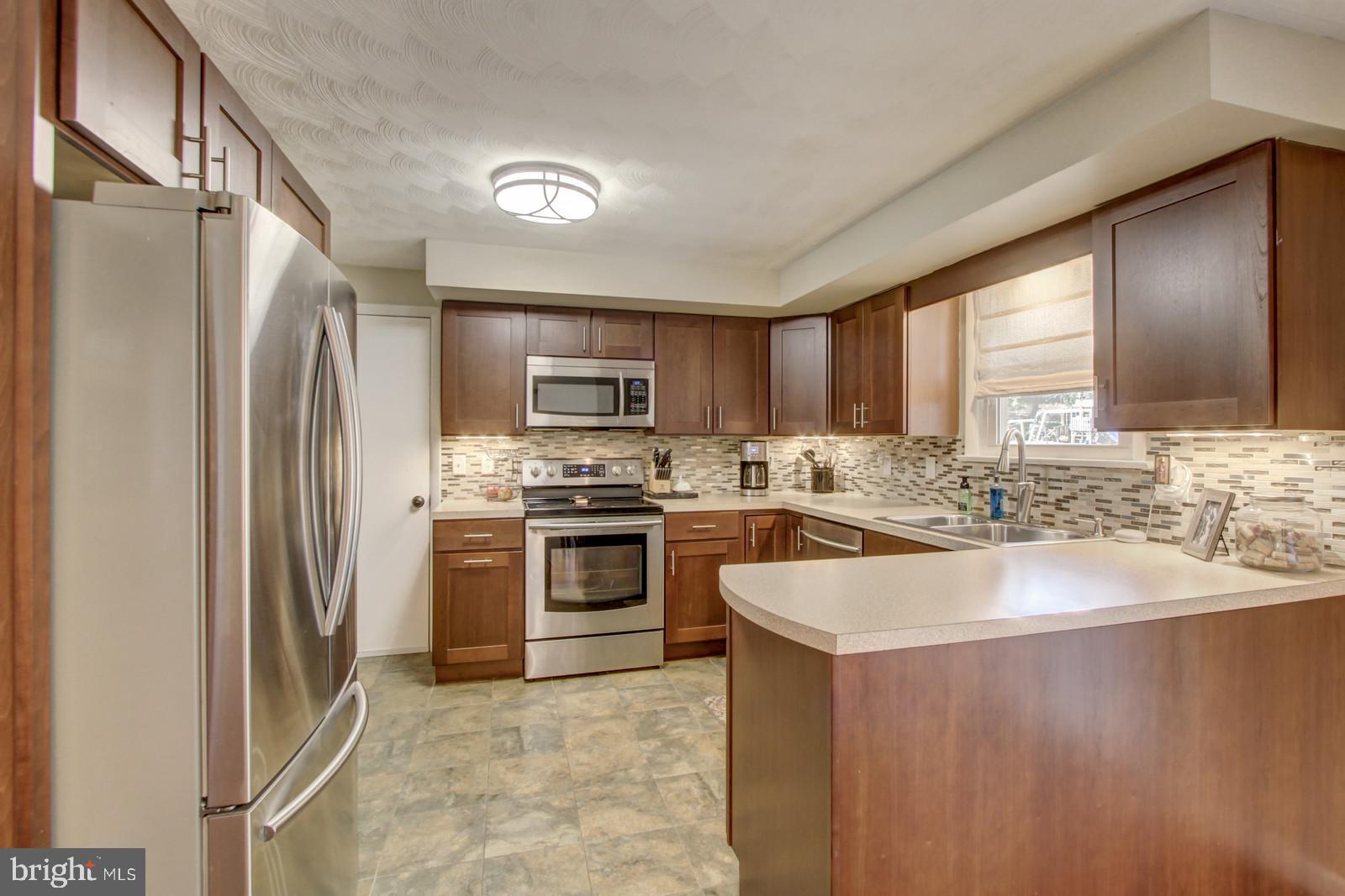 2770 Clearview Road York, PA 17406 - Photo 7 of 25 Gallery Image 7