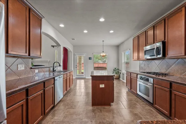 $559,900 | 3902 Basil Court, Pearland, TX 77584