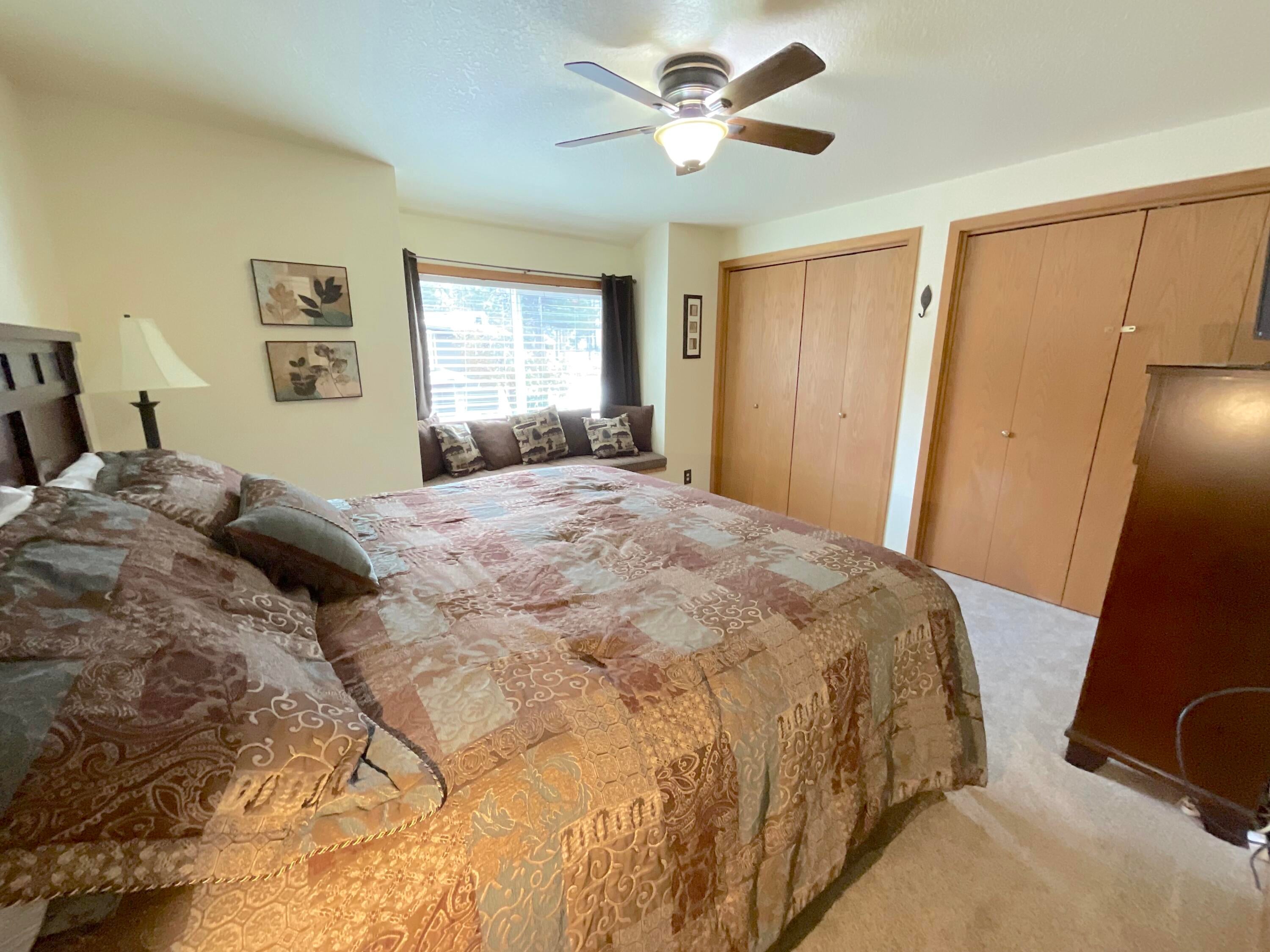 17854 West Core Road Sunriver, OR 97707 - Photo 11 of 26 Primary Bedroom