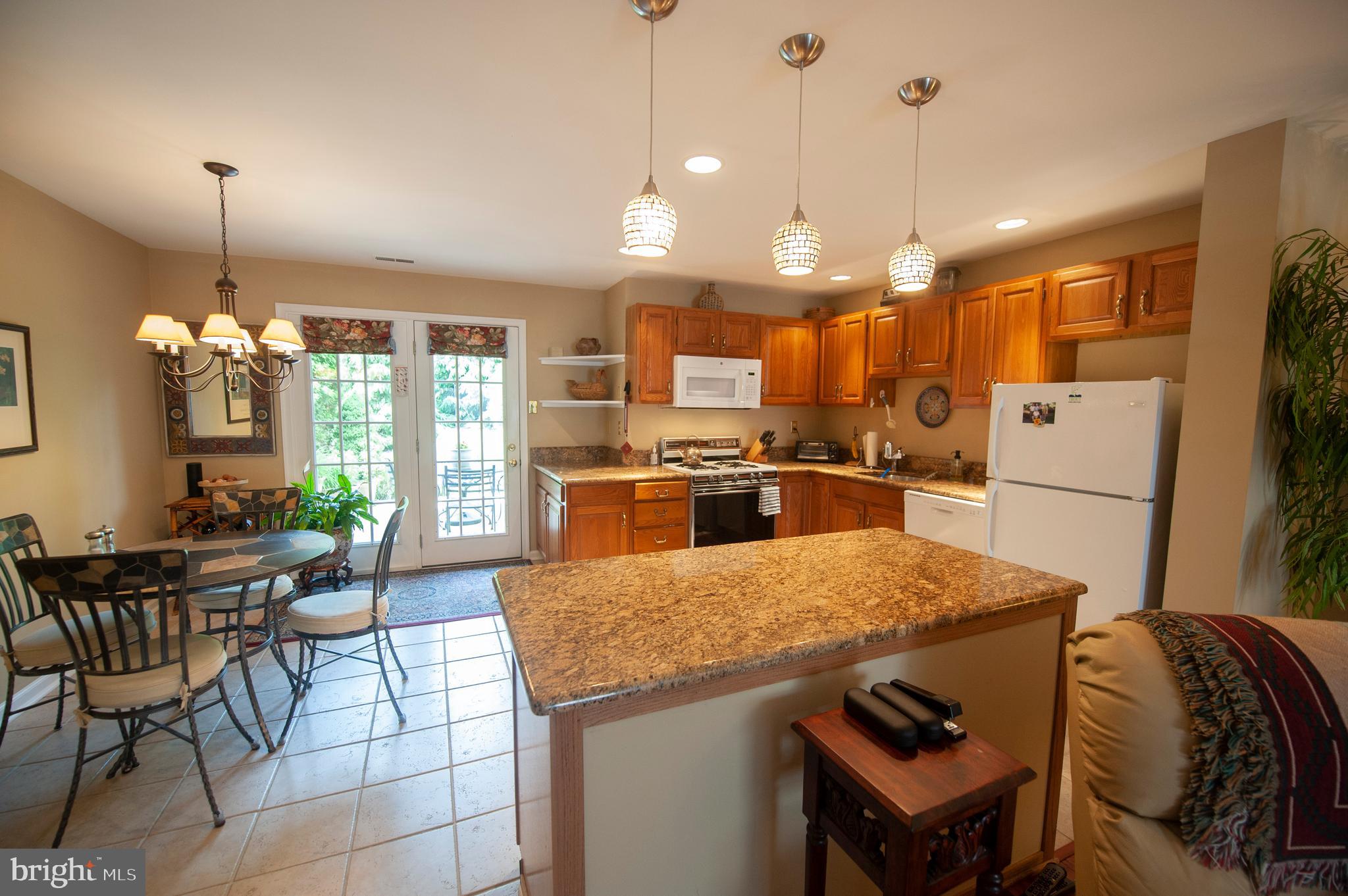 7 Rampart Drive Chesterbrook, PA 19087 - Photo 5 of 28 Eat-In Kitchen with granite counter tops