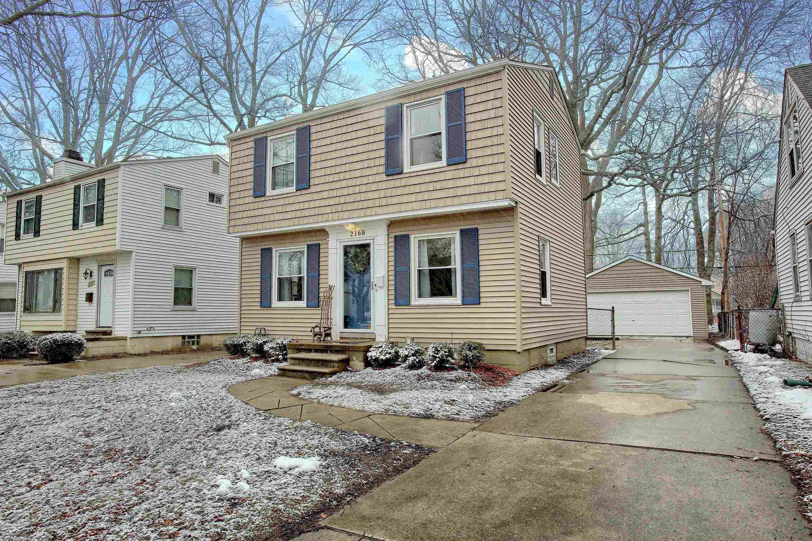 2168 Hampton Road Grosse Pointe Woods, MI 48236 - Photo 1 of 26