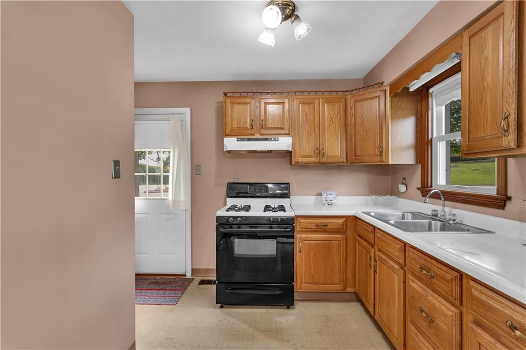 1698 Ridge Rd Extension Ambridge, PA 15003 - Photo 12 of 28