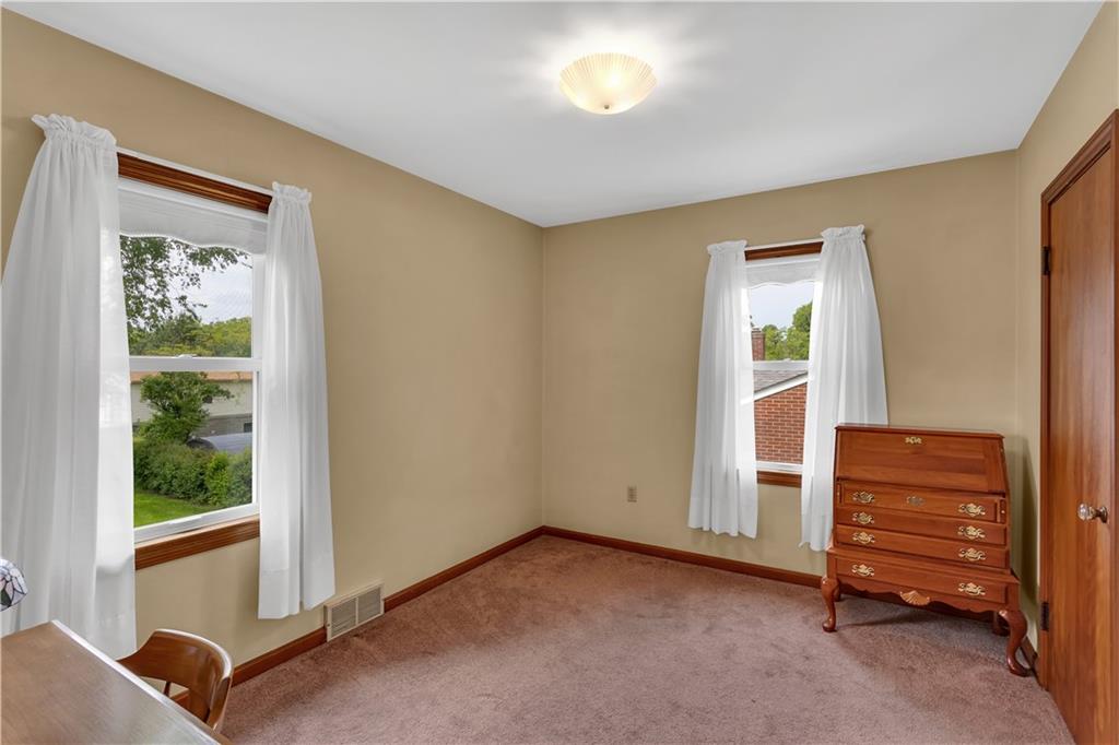 1698 Ridge Rd Extension Ambridge, PA 15003 - Photo 17 of 28