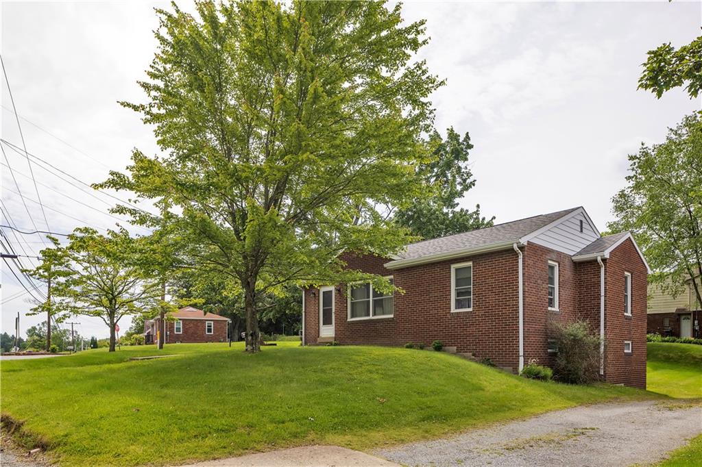 1698 Ridge Rd Extension Ambridge, PA 15003 - Photo 2 of 28