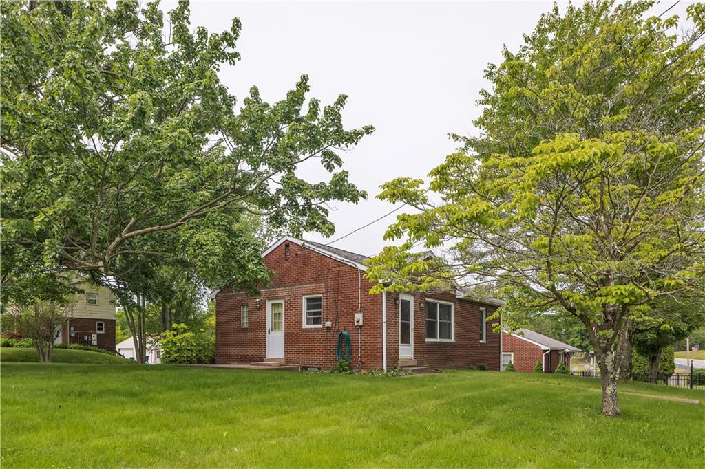 1698 Ridge Rd Extension Ambridge, PA 15003 - Photo 3 of 28