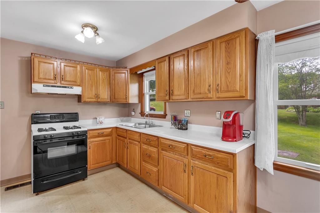 1698 Ridge Rd Extension Ambridge, PA 15003 - Photo 10 of 28