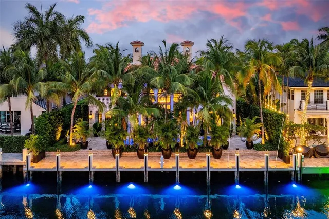 a view of a basketball court