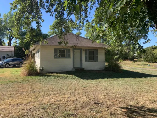 $155,000 | 7203 East 17th Avenue, Hutchinson, KS 67501