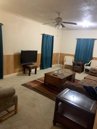 $155,000 | 7203 East 17th Avenue, Hutchinson, KS 67501