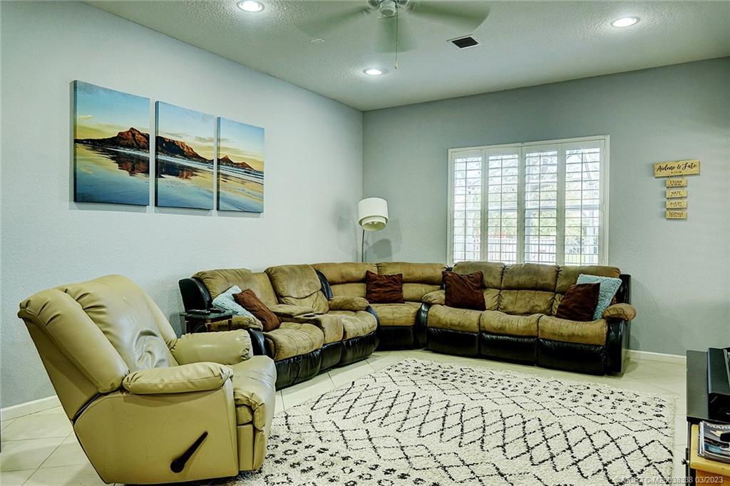 1041 Southeast Fleming Way Stuart, FL 34997 - Photo 11 of 38 Gallery Image 11