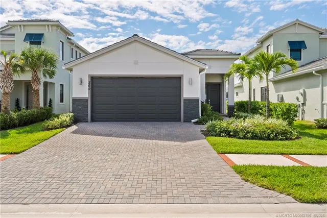 $615,000 | 369 Southeast Fascino Circle, Port St. Lucie, FL 34984