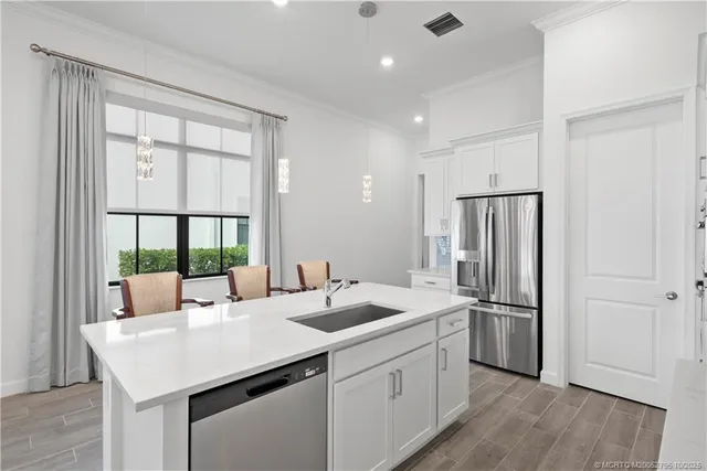 $615,000 | 369 Southeast Fascino Circle, Port St. Lucie, FL 34984