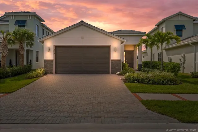$615,000 | 369 Southeast Fascino Circle, Port St. Lucie, FL 34984