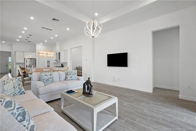 $615,000 | 369 Southeast Fascino Circle, Port St. Lucie, FL 34984