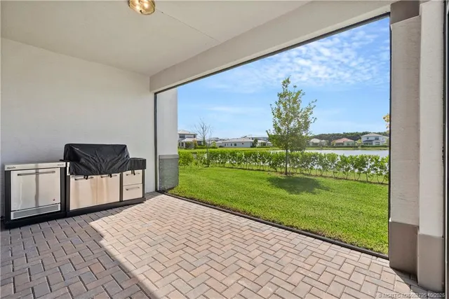 $615,000 | 369 Southeast Fascino Circle, Port St. Lucie, FL 34984