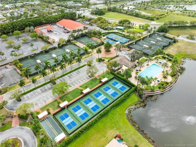 $615,000 | 369 Southeast Fascino Circle, Port St. Lucie, FL 34984