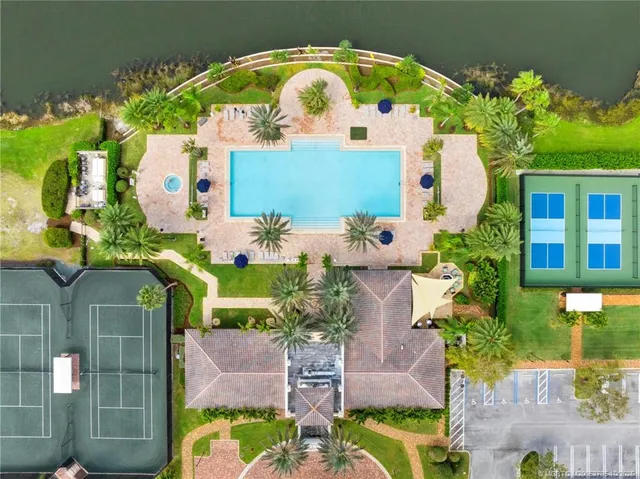 $615,000 | 369 Southeast Fascino Circle, Port St. Lucie, FL 34984