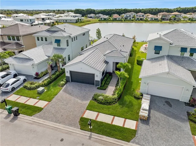 $615,000 | 369 Southeast Fascino Circle, Port St. Lucie, FL 34984