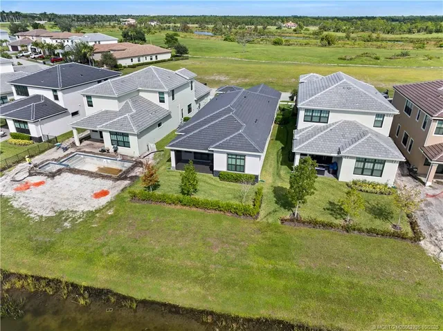 $615,000 | 369 Southeast Fascino Circle, Port St. Lucie, FL 34984