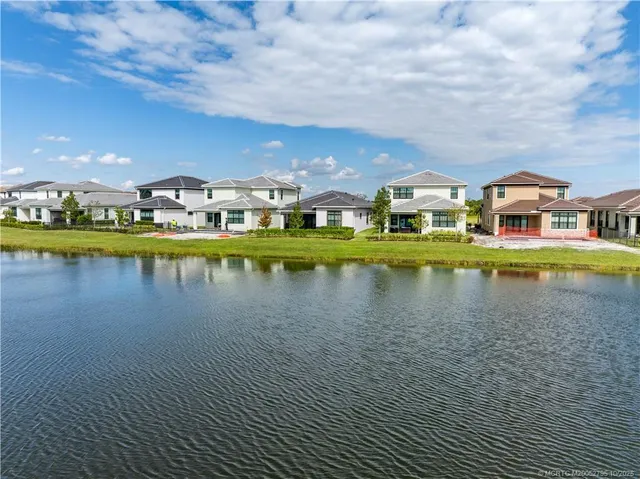 $615,000 | 369 Southeast Fascino Circle, Port St. Lucie, FL 34984