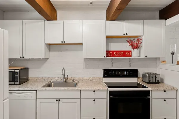 $575,000 | 67 Fox Hill Road, Unit 3, Stowe, VT 05672