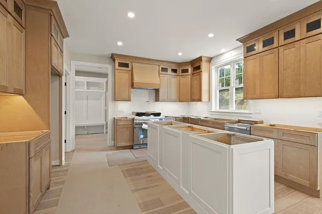 $1,800,000 | 11 Goodwin Drive, Foxboro, MA 02035