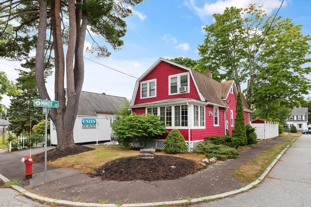 14 Middle Street Wakefield, MA 01880 - Photo 2 of 31