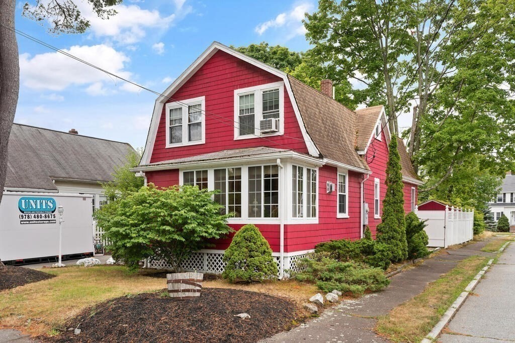 14 Middle Street Wakefield, MA 01880 - Photo 3 of 31