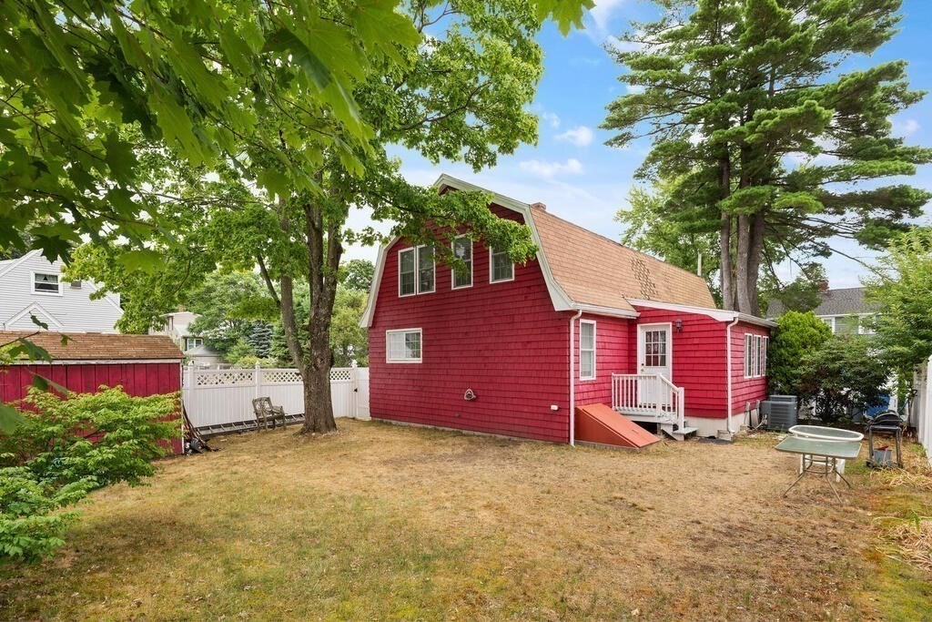 14 Middle Street Wakefield, MA 01880 - Photo 5 of 31