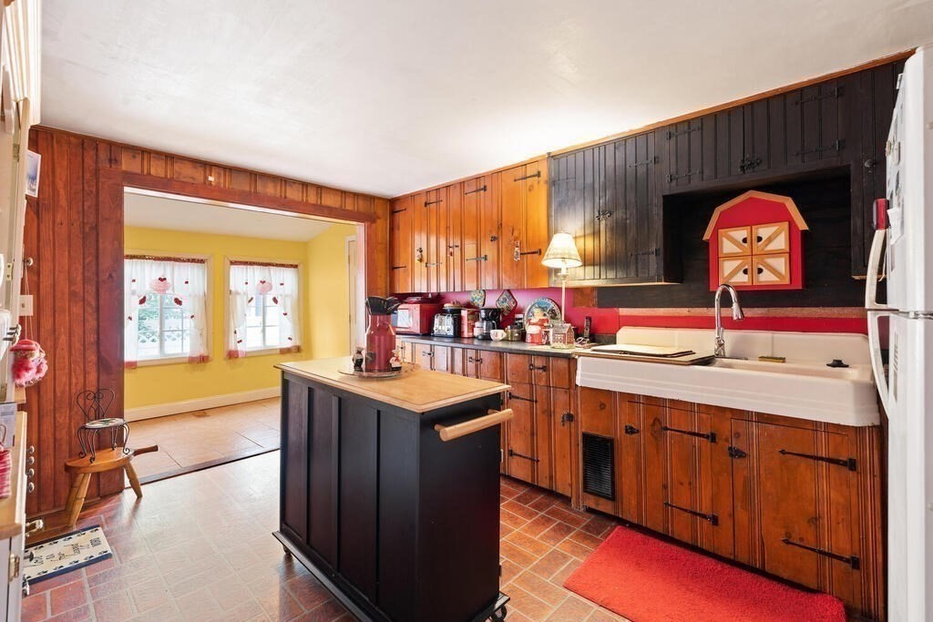 14 Middle Street Wakefield, MA 01880 - Photo 7 of 31